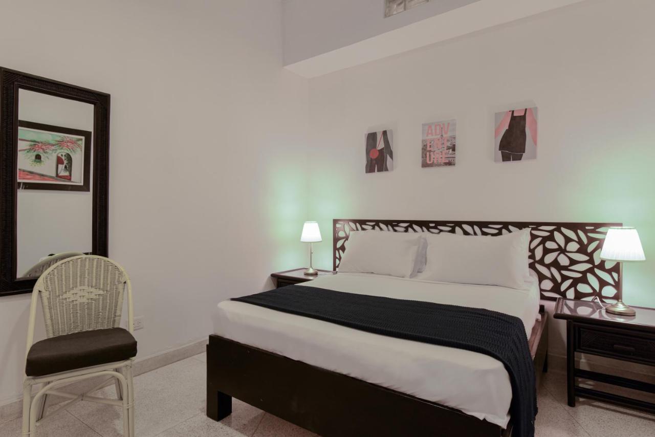 Ph 19 Guesthouse Hotel In Gazcue Santo Domingo Room photo