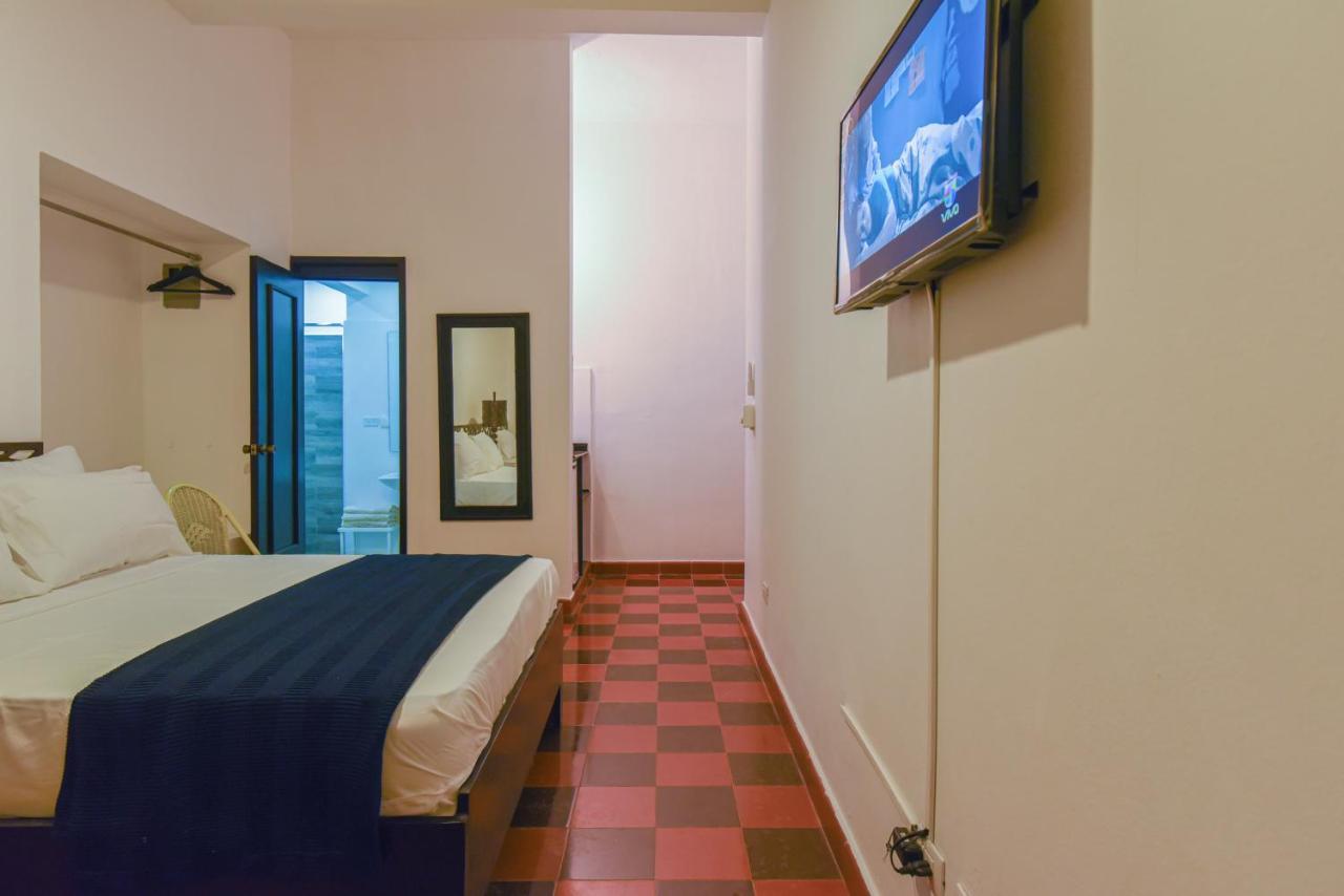 Ph 19 Guesthouse Hotel In Gazcue Santo Domingo Room photo