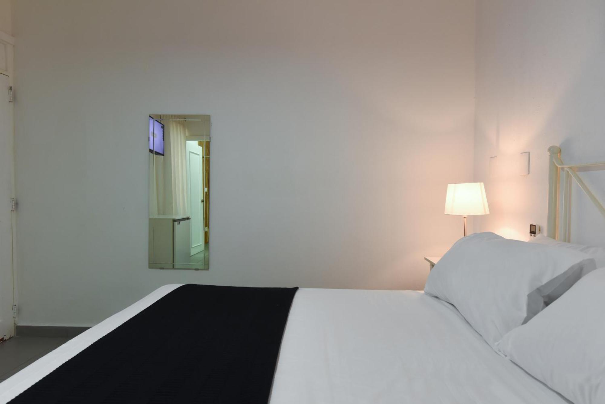 Ph 19 Guesthouse Hotel In Gazcue Santo Domingo Room photo
