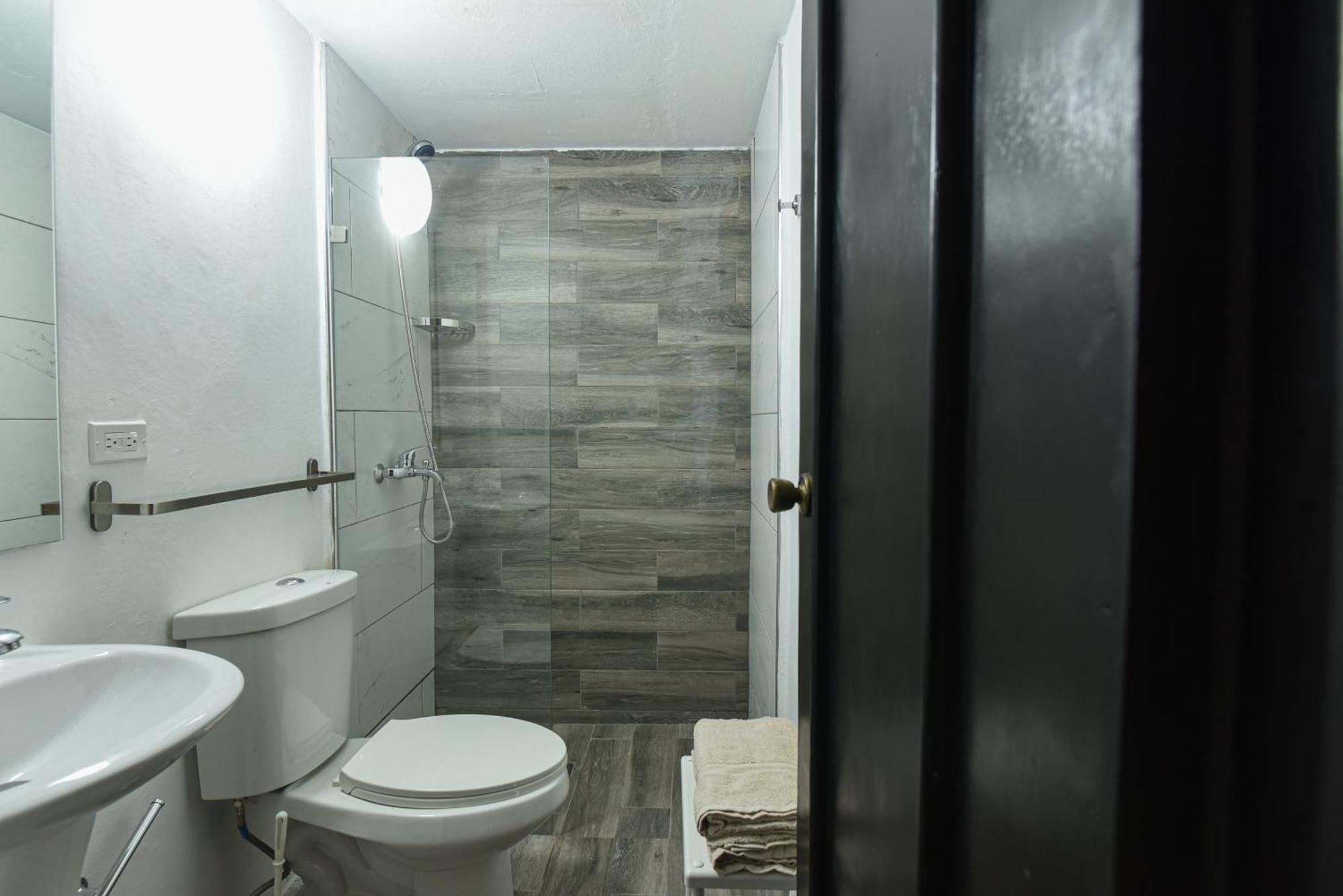 Ph 19 Guesthouse Hotel In Gazcue Santo Domingo Room photo